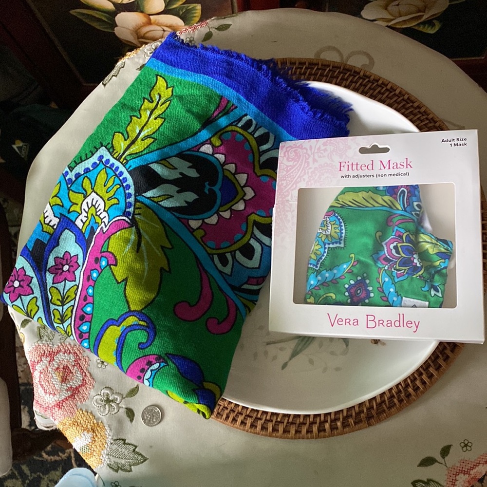 🌻SALE🌻Vera Bradley Soft Wool Scarf in Emerald Paisley with Matching Mask